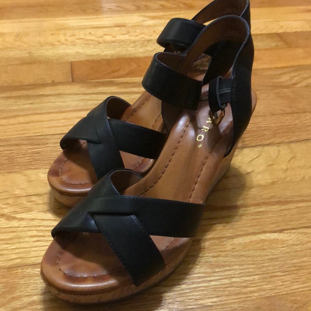 Black cork wedges